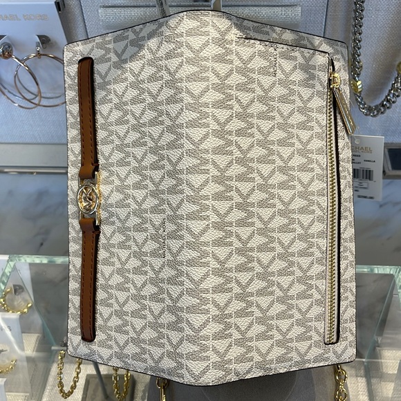 Michael Kors Reed Large Bifold Signature Snap Wallet Card Case 
Vanilla 
NWT - Picture 12 of 16